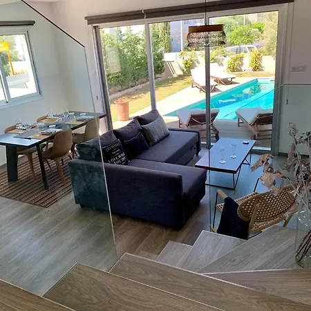 Βίλα Arya Townhouse With Private Pool Παραλίμνι
