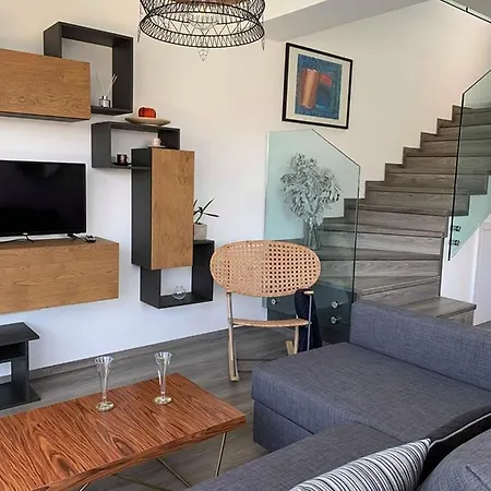 Arya Townhouse With Private Pool Παραλίμνι