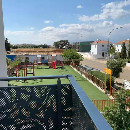 Arya Townhouse With Private Pool וילה פאראלימני