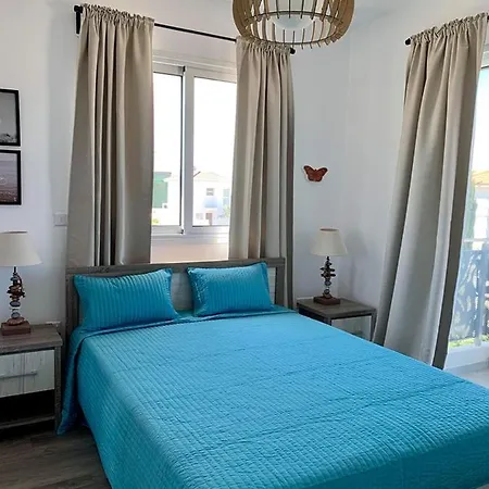 וילה Arya Townhouse With Private Pool פאראלימני